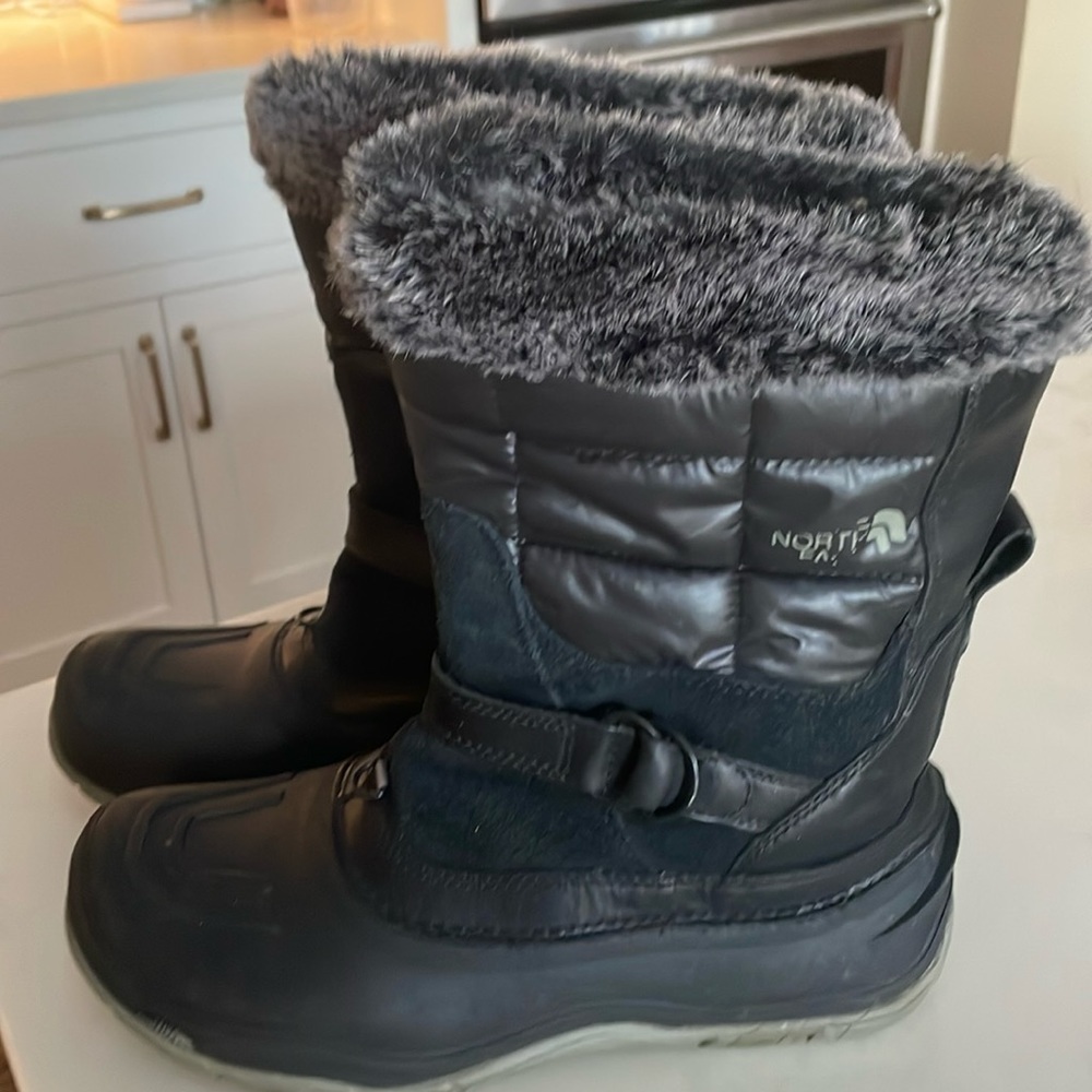 North Face snow boots, hardly worn.